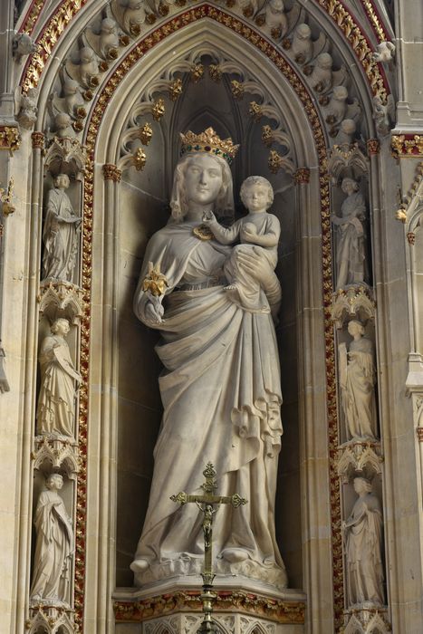 statue de la chapelle absidiale : Vierge à l’Enfant