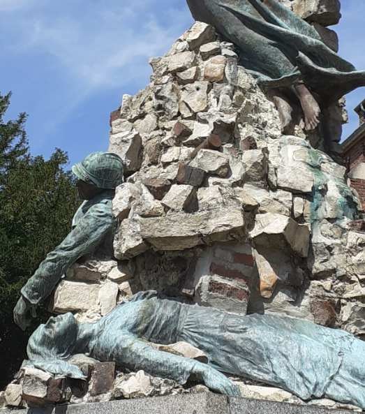 Détail du monument aux morts