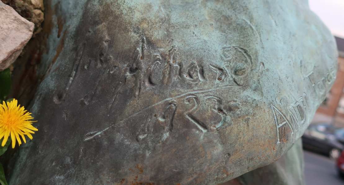 Signature du sculpteur