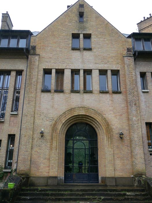 façade nord-est, vue partielle