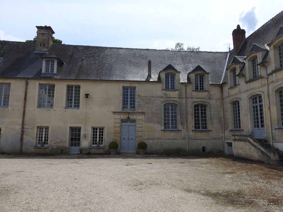 aile sud, façade nord, vue partielle