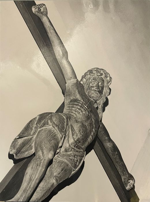 statue : Christ en croix