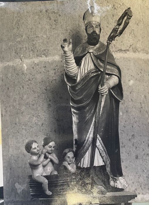 statue : Saint Nicolas et les enfants