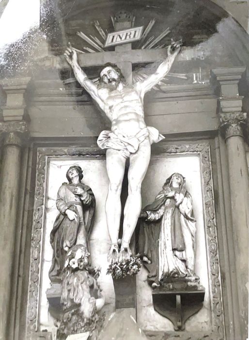 calvaire monumental, statues : Christ en croix, Vierge, saint Jean