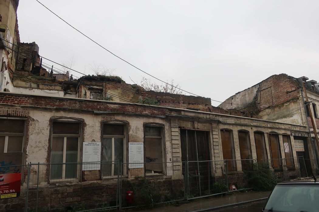 vestiges de la façade sur rue