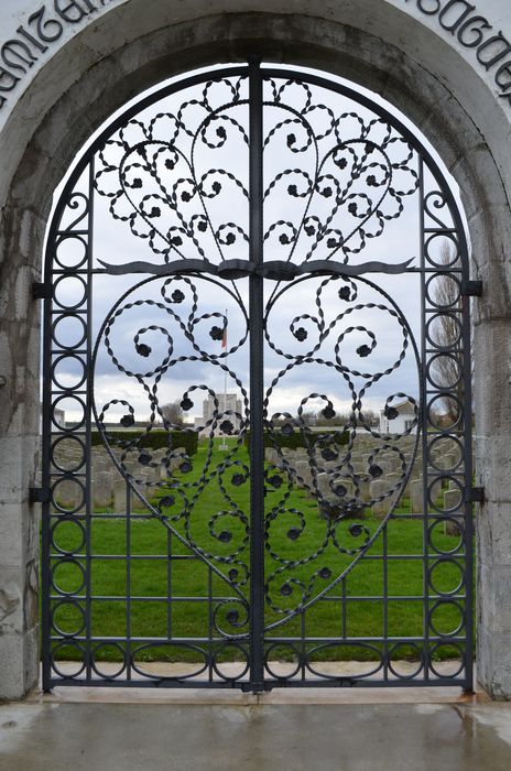 portail monumental d’accès sur rue