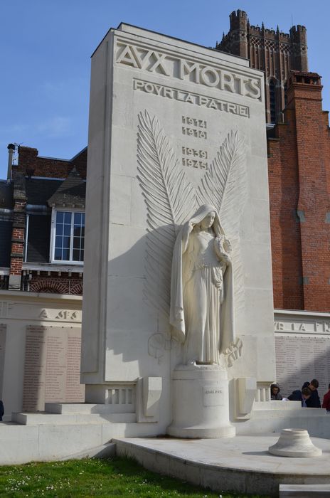 vue partielle du monument