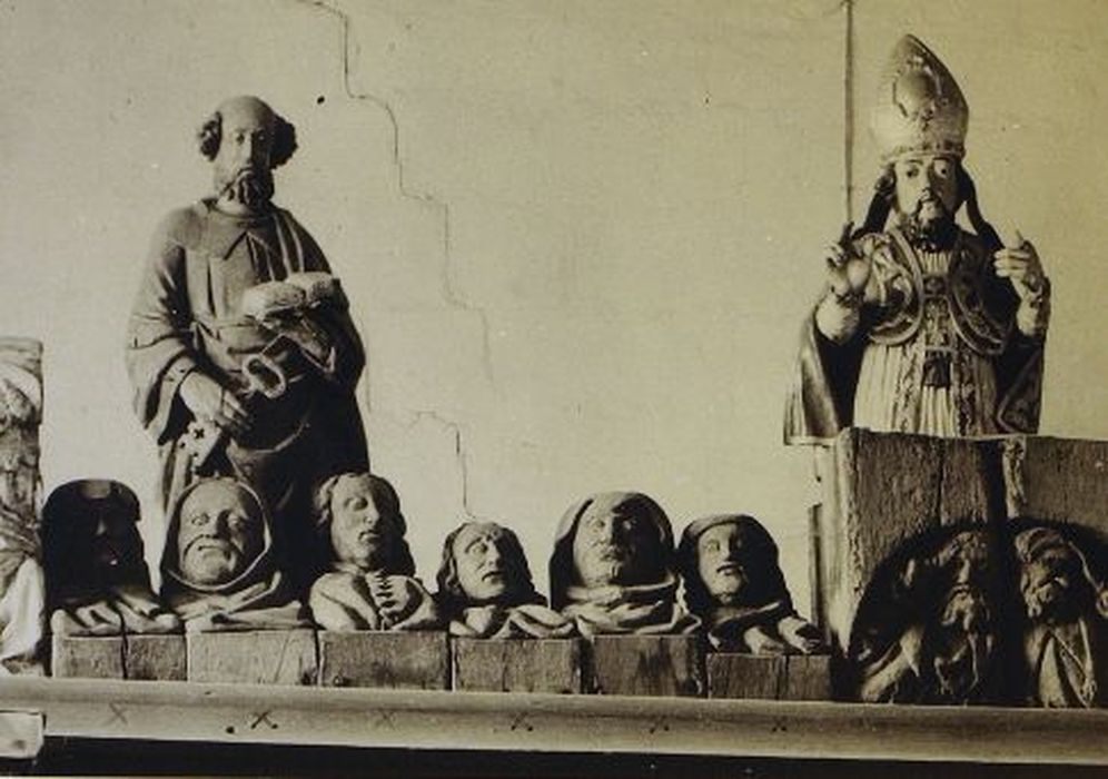 blochets : têtes ; statue : Saint Pierre ; buste-reliquaire : saint évêque  - © Ministère de la Culture (France), Direction Régionale des Affaires Culturelles des Hauts-de-France – Tous droits réservés 