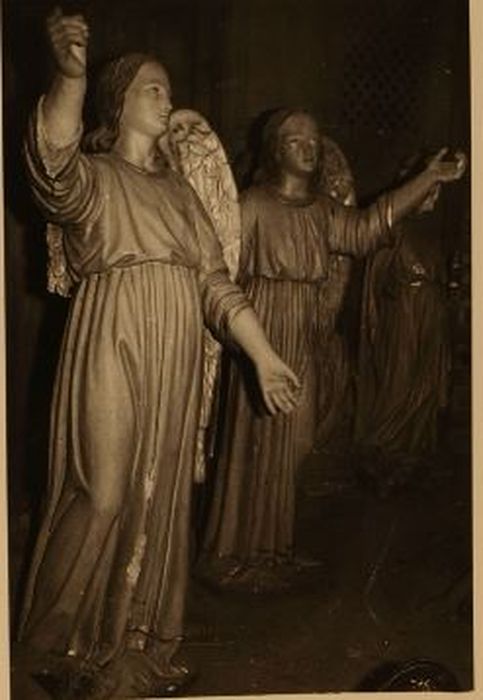 deux statues : Anges - © Ministère de la Culture (France), Direction Régionale des Affaires Culturelles des Hauts-de-France – Tous droits réservés 