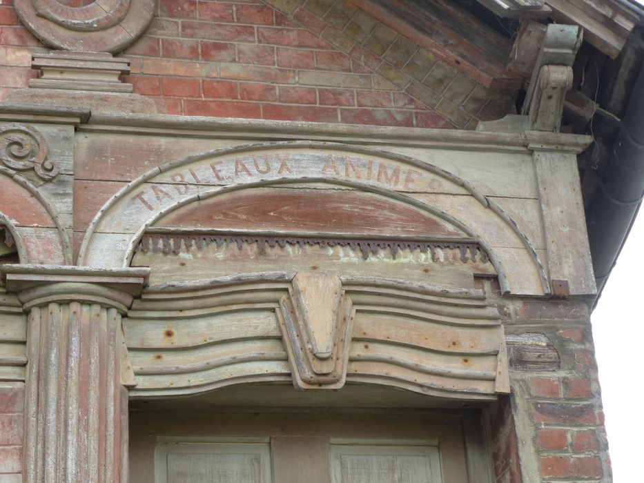 façade sur rue, détail 