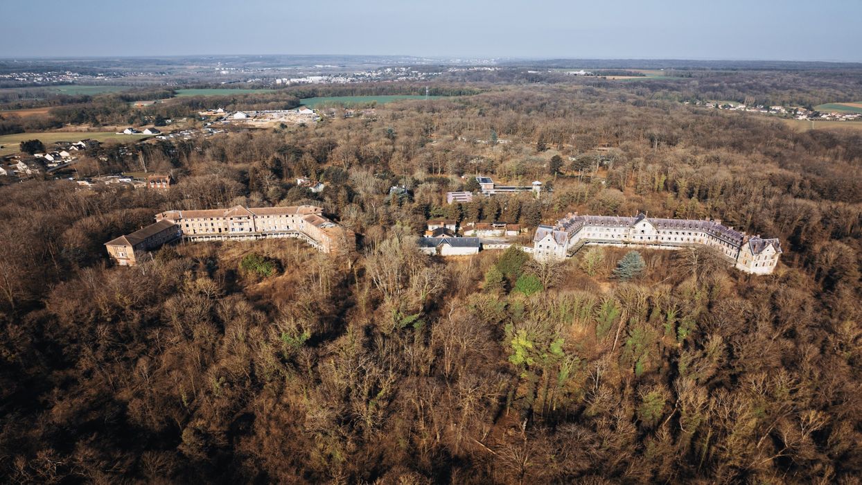 vue aérienne des bâtiments dans leur environnement