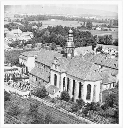 Vue d'ensemble aérienne depuis le sud-est.