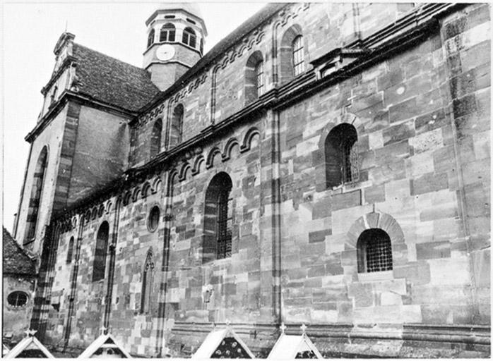 Façade nord de la nef, vue d'ensemble de trois-quarts droit.