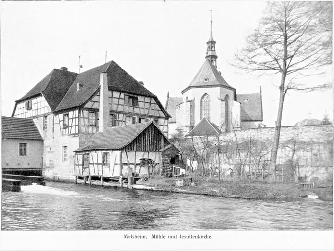 Vue d'ensemble vers l'église depuis l'est.