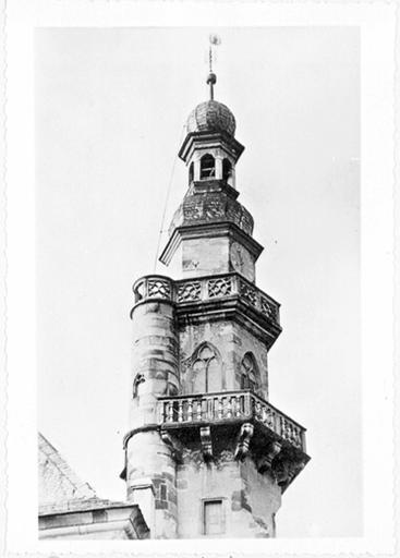 Tour ouest, vue d'ensemble de la partie supérieure.