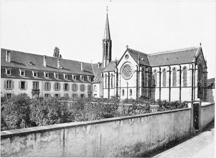 Vue partielle de l'ancien collège des jésuites attaché à l'église.