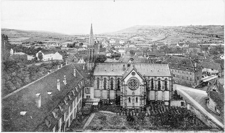 Vue partielle de l'ancien collège des jésuites attaché à l'église.