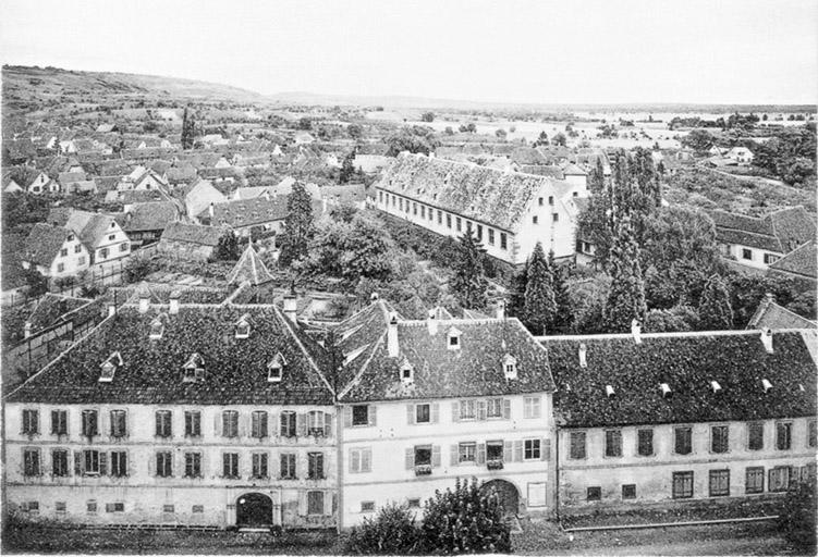 Vue partielle de l'ancien collège des jésuites attaché à l'église (?).