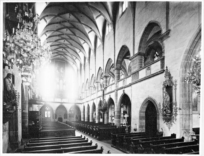 Vue d'ensemble de la nef depuis le transept.