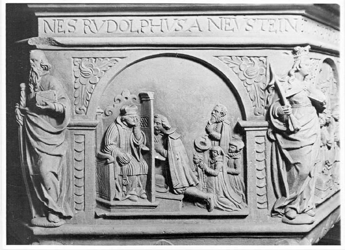 Fonts baptismaux, détail du relief de l'Ordination.