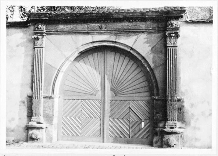 Porte cochère de la rue de l'Hôpital, vue d'ensemble.