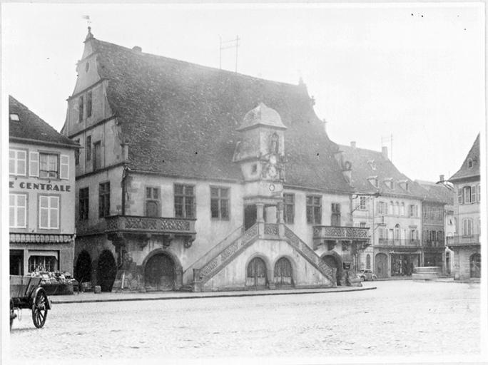 Façade ouest, vue d'ensemble de trois-quarts gauche.