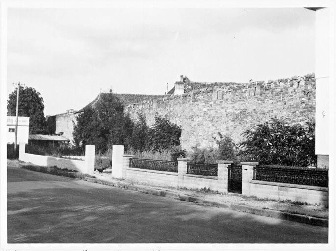 Mur ouest (extérieur), vue partielle.