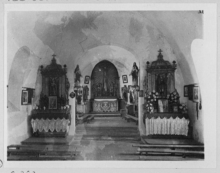 Vue d'ensemble intérieure vers le choeur.
