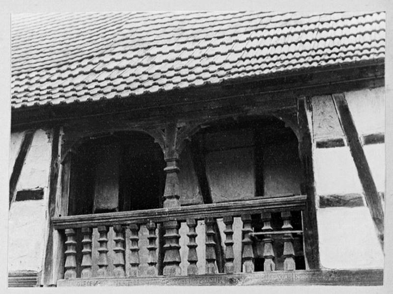 Façades sur cour des dépendances, vue d'ensemble de la coursière est.