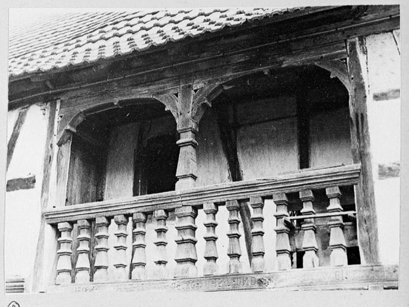 Façades sur cour des dépendances, vue d'ensemble de la coursière est.