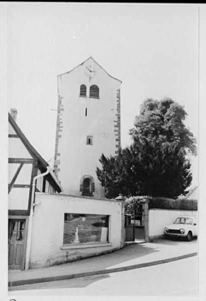 Vue d'ensemble de la tour.