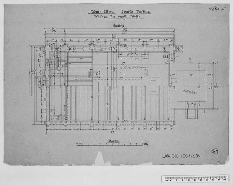 Plan, avec aménagements mobiliers.