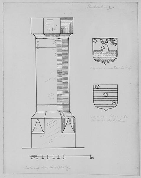 Pilier devant l'église. Armoiries sur l'armoire eucharistique. Ferme : armoiries sur le mur pignon (cerf).