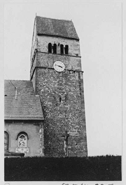 Tour-porche, vue d'ensemble depuis le nord.