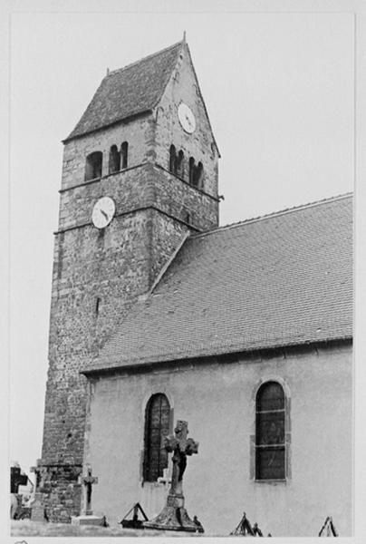 Tour-porche, vue d'ensemble depuis le sud-est.