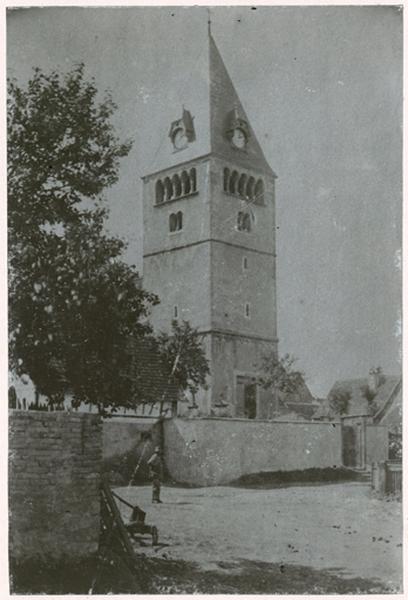 Tour-porche, vue d'ensemble depuis le nord-ouest.