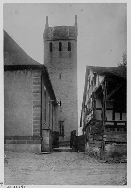 Tour, vue d'ensemble depuis l'ouest.