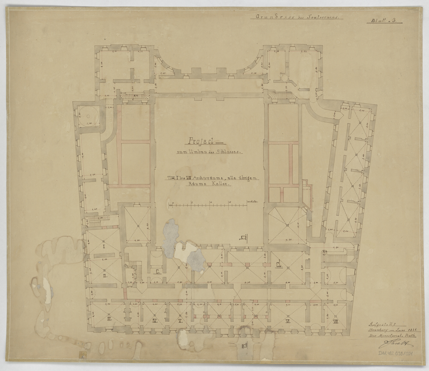 Projet de reconstruction et de réaménagement, plan de masse du sous-sol et de la salle d’archives.