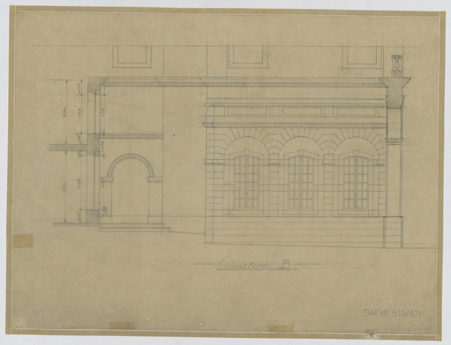 Bâtiment accolé au pavillon sud-est, élévation et coupe de la façade sud.