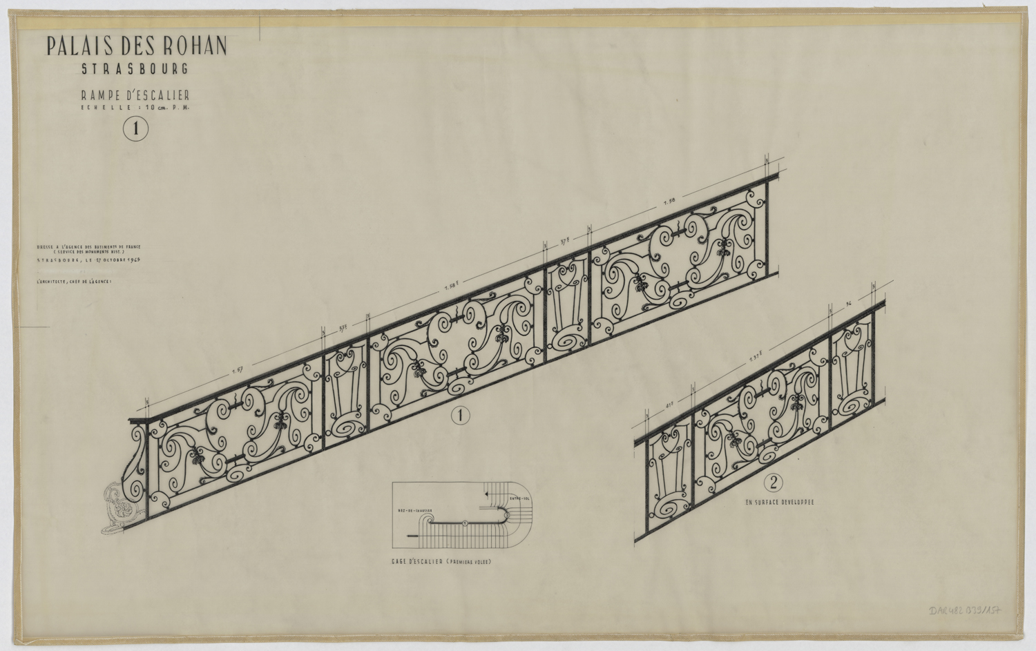 Escalier d’honneur, plan de masse de la première volée et détails de la rampe en fer forgé.