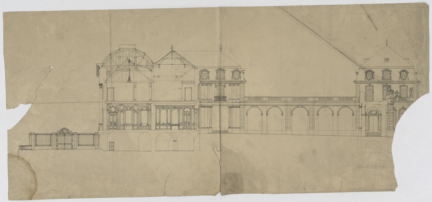 Cour d’honneur, élévation de la façade ouest et coupe transversale sur le corps de logis.