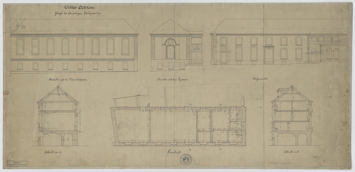 Anciennes écuries, plan de masse, élévations et coupes.