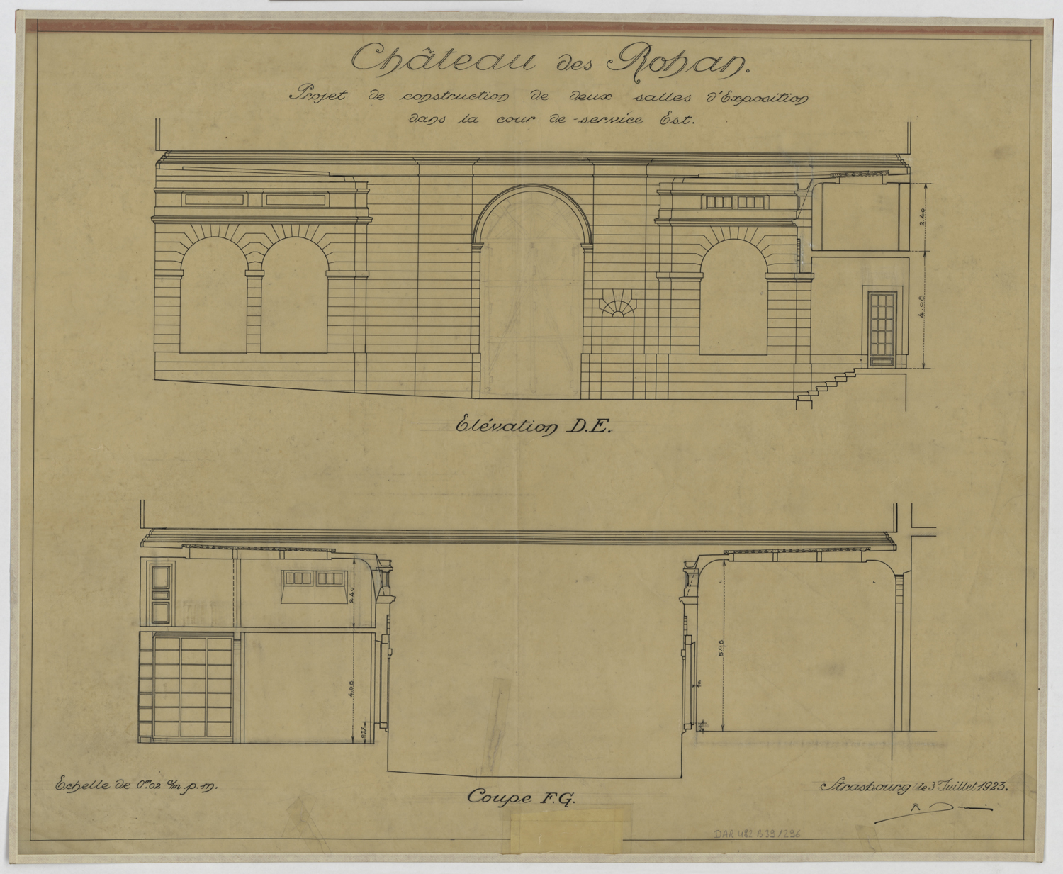 Projet de construction de deux salles d'exposition dans la cour est, élévation et coupe de la façade est.