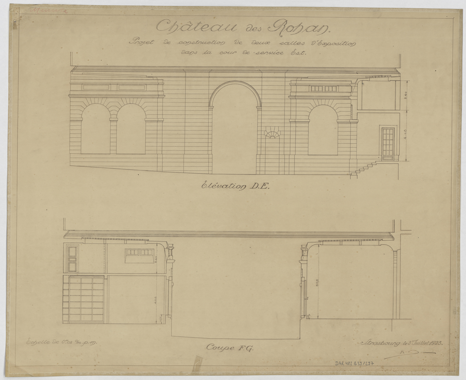 Projet de construction de deux salles d'exposition dans la cour est, élévation et coupe de la façade est.