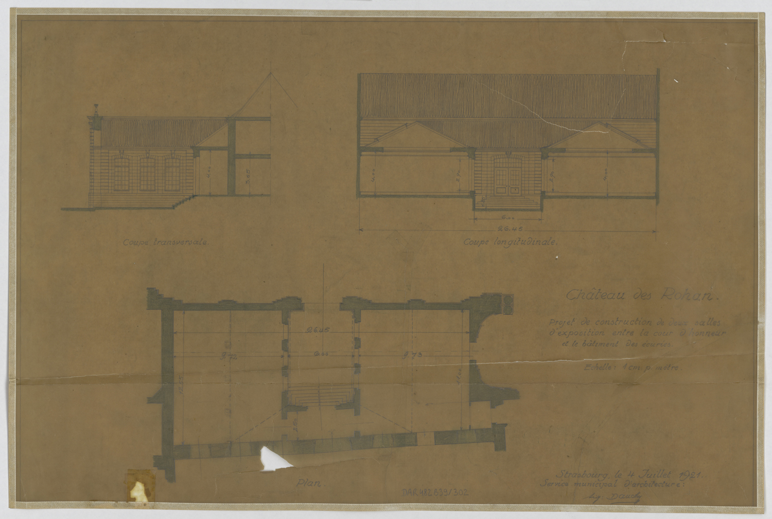 Projet de construction de deux salles d’exposition entre la cour d’honneur et le bâtiment des écuries, plan de masse et coupes.