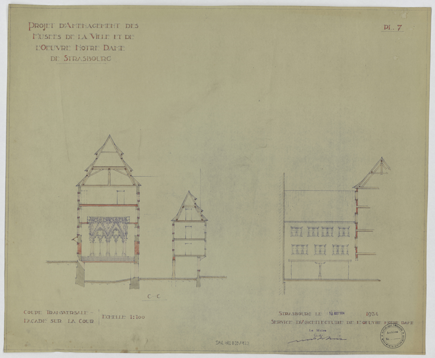 Coupes transversales sur la cour secondaire et l’ancien hôtel du Cerf.