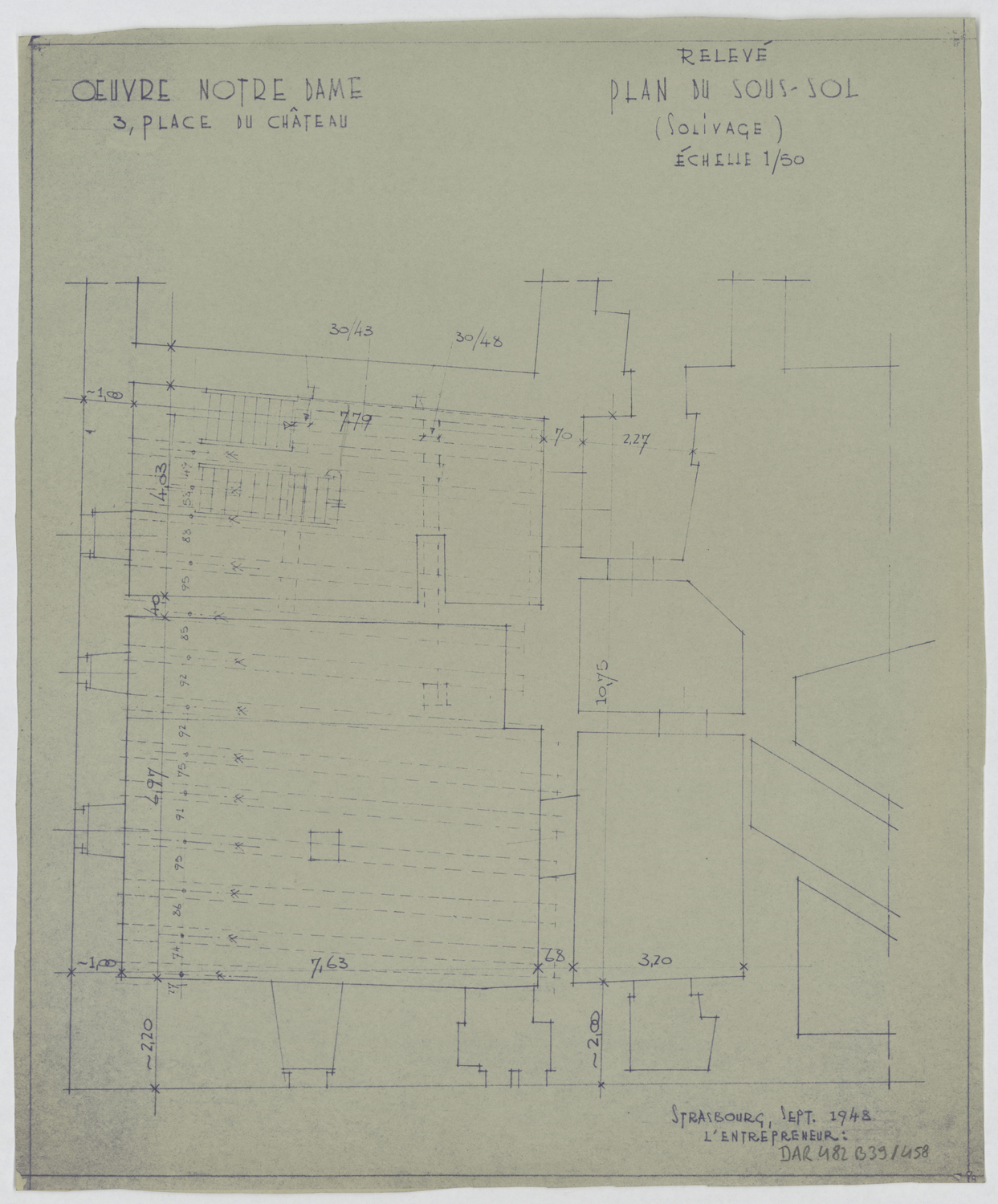 Bâtiment est, plan de masse du solivage du sous-sol. 