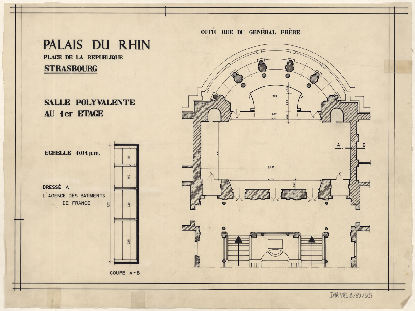 Projet d’aménagement d’une salle polyvalente pour l’école régionale des Beaux-arts, plan de masse et coupe.