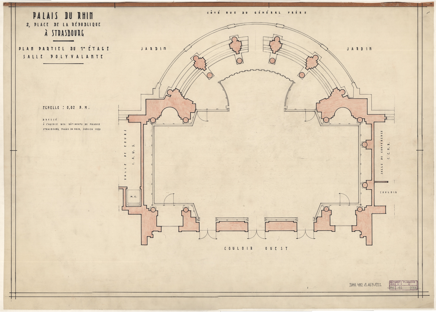 Salle polyvalente, plan de masse.