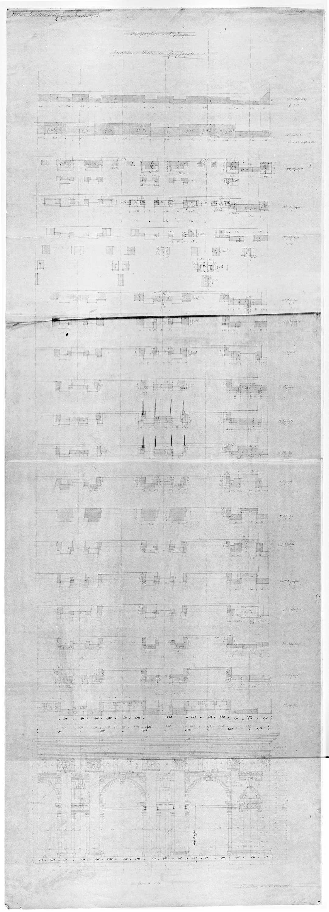 Façade est, plans des couches stratigraphiques et élévation partielle du premier étage.